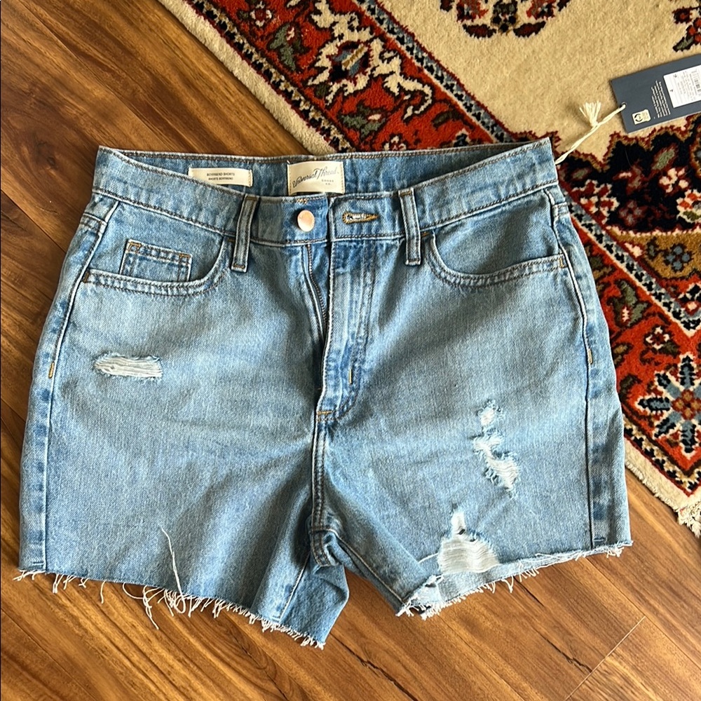 NWT Universal Thread Boyfriend Short
